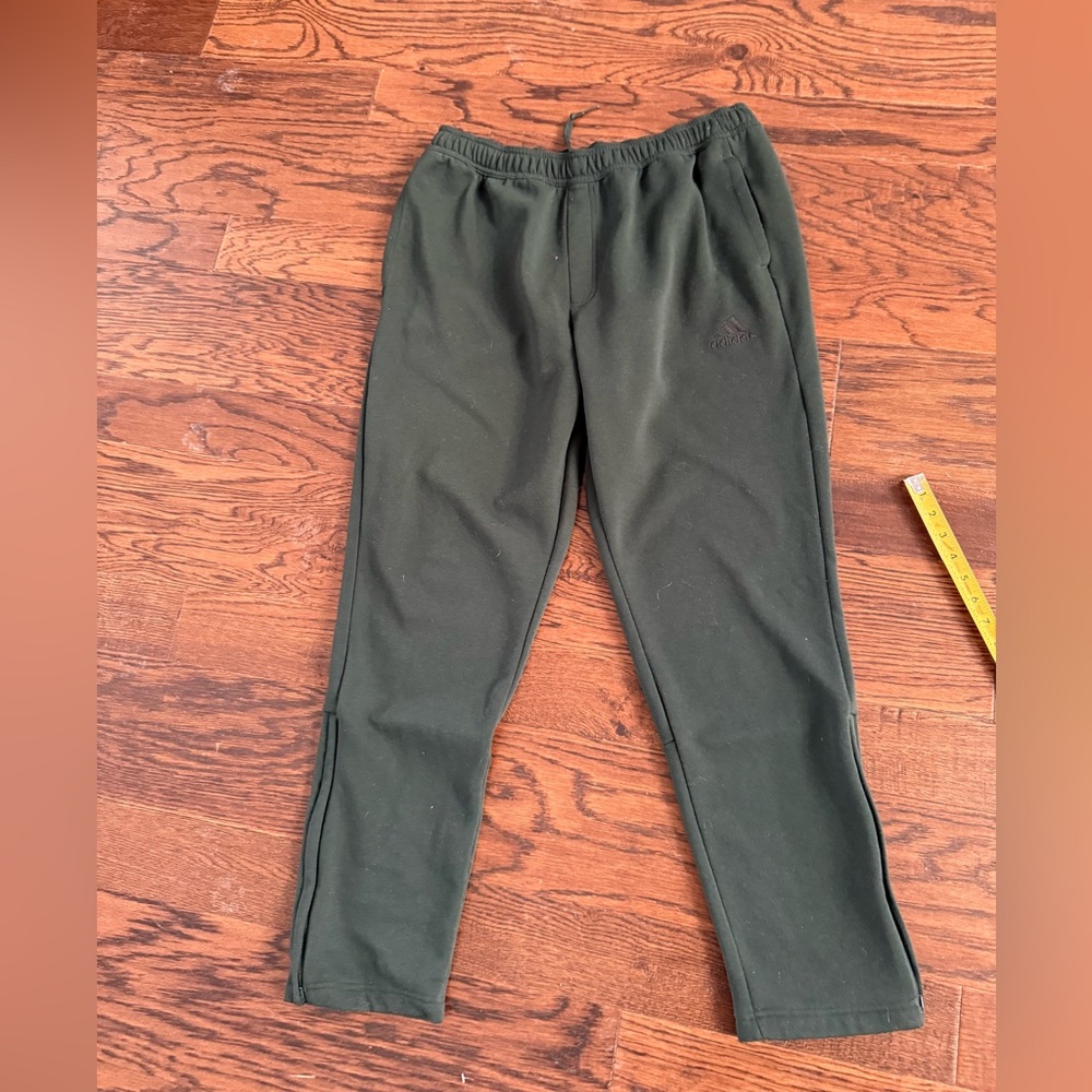 Adidas Men's Forrest Green Joggers with black embroidered emblem size XL